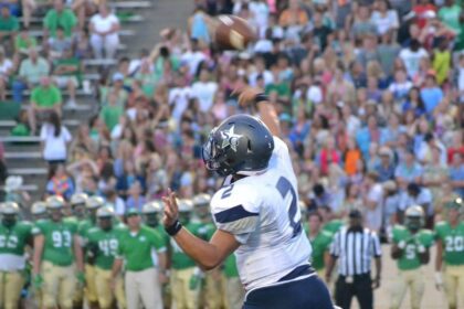 Jalen Hurts playing quarterback for the Philadelphia Eagles